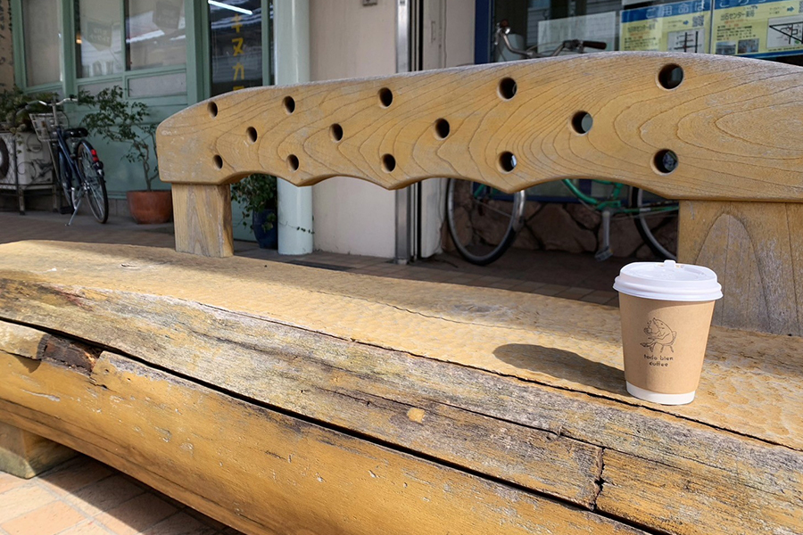 カバンになっているベンチ