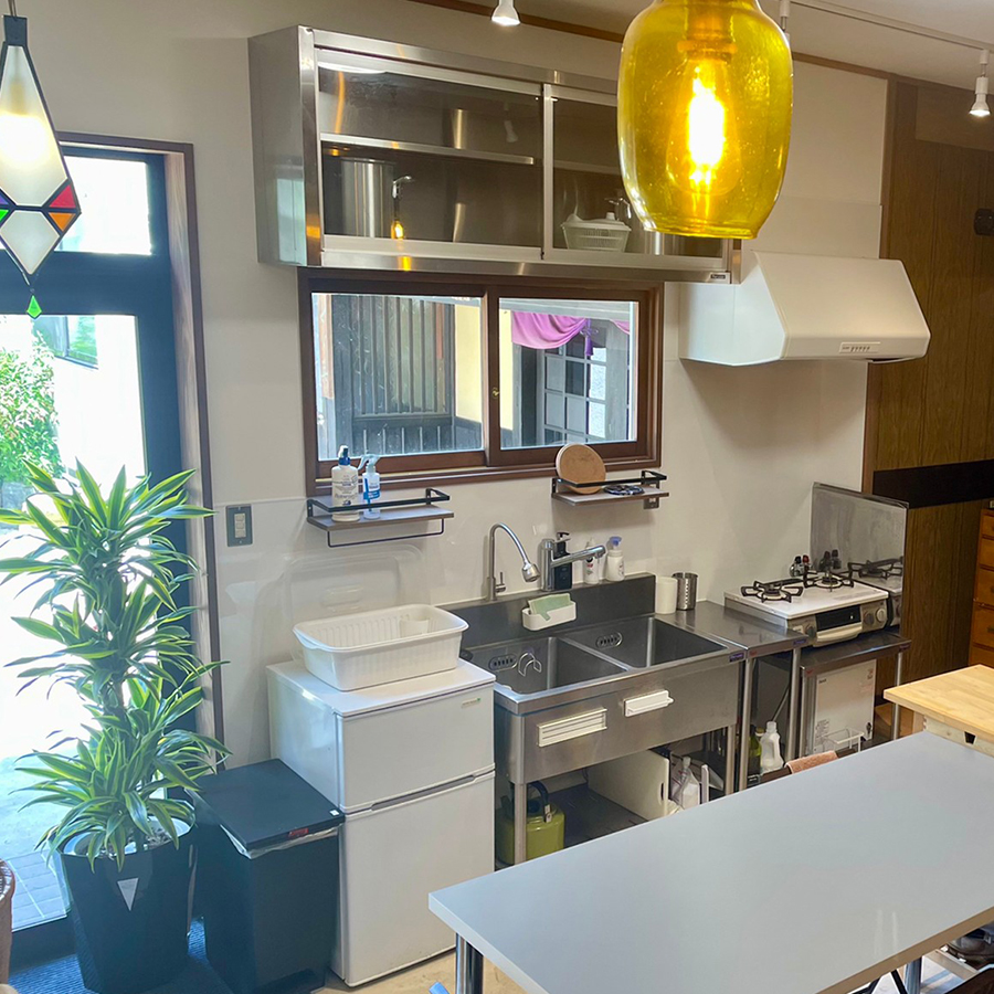 とヾ兵のシェアキッチンには調味料や機材も揃えています